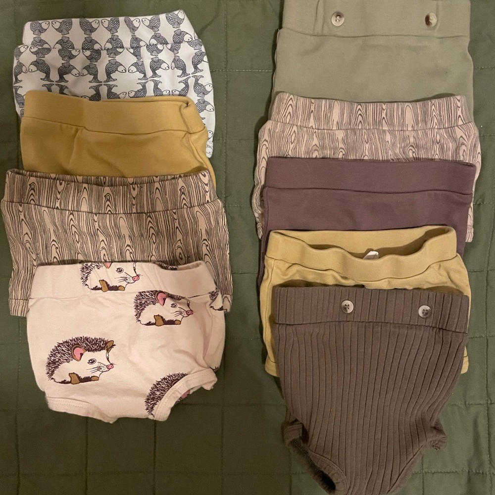 Kate Quinn Bloomer Lot sizes 0-3 months and 3-6 months.